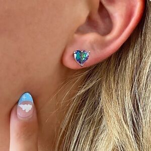 🎁 NWT 💙 WHITE‎ GOLD OVER BRASS OCEAN BIT CUBIC ZIRCONIA HEART PIERCE EARRINGS